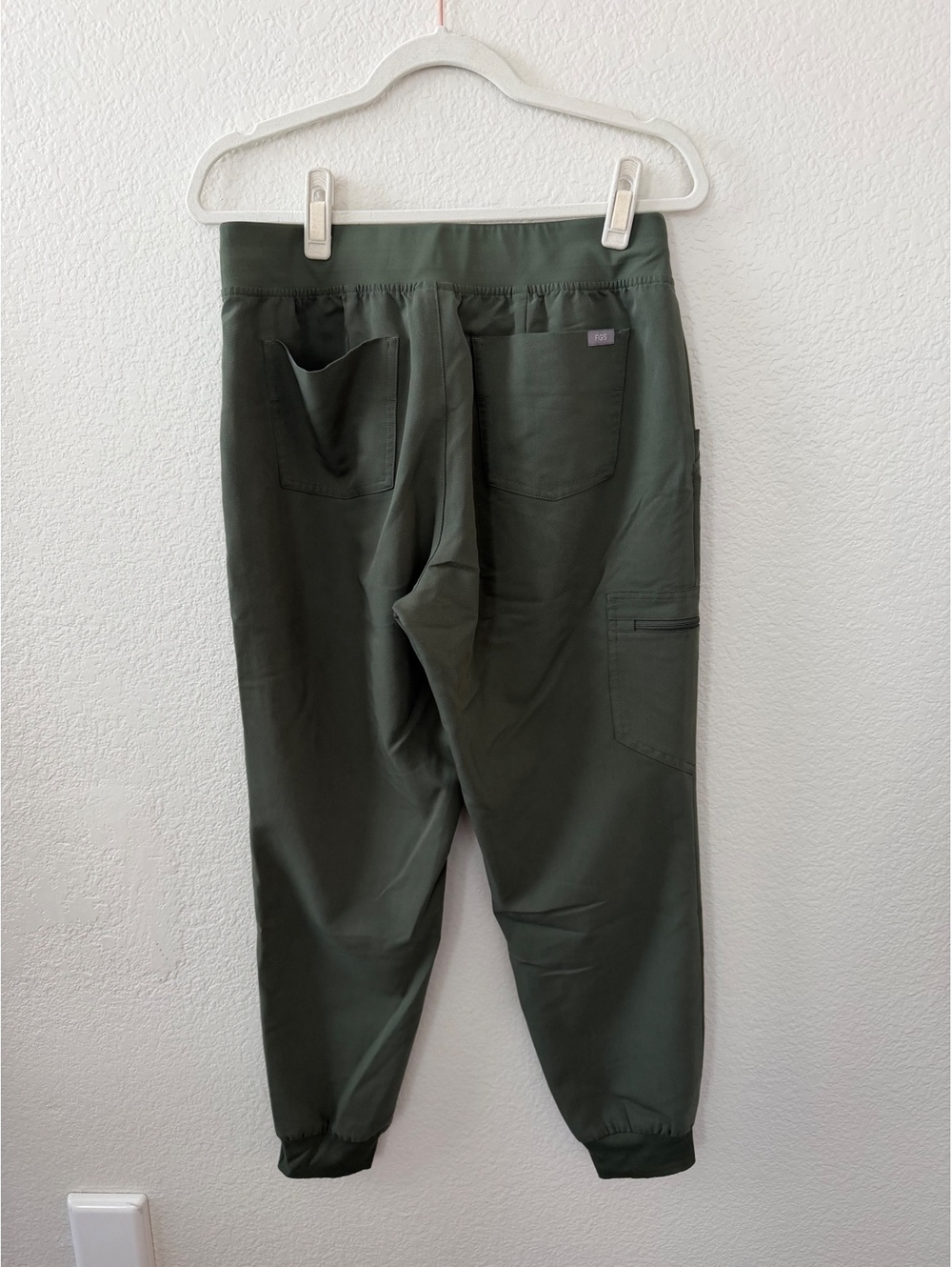 FIGS scrubs moss olive green Zamora jogger bottoms Size M - Picture 2 of 4
